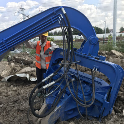 Heavy-Duty Pile Driver for 21m Deep Foundation Projects