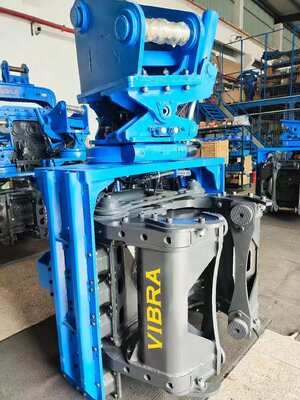 Low Headroom Pile Driver – Side Grip Design with 360° Rotation & Dual Pump Flow Merging for Heavy Piling