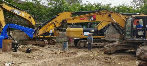 Conductor profesional de excavadoras para proyectos de construcción e infraestructura