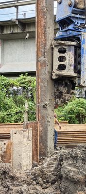 Excavadora SHANTUI de 35 toneladas con hincador hidráulico de pilotes con agarre lateral para longitudes de 6-12M