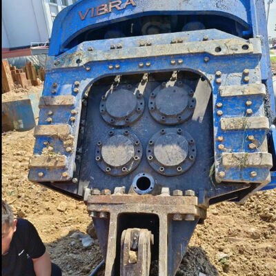 Cuatro martinetes excéntricos: energía de alto impacto de 1064 kN por golpe + unidad de válvula fusionadora de alto flujo de 700 l/min para construcción pesada
