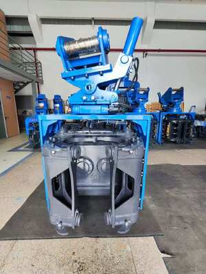 Levantamiento pesado redefinido: martinete con agarre lateral SV-400: fuerza de 656 kN, abrazadera inferior de 490 kN, compatible con excavadoras de 32 a 40 t